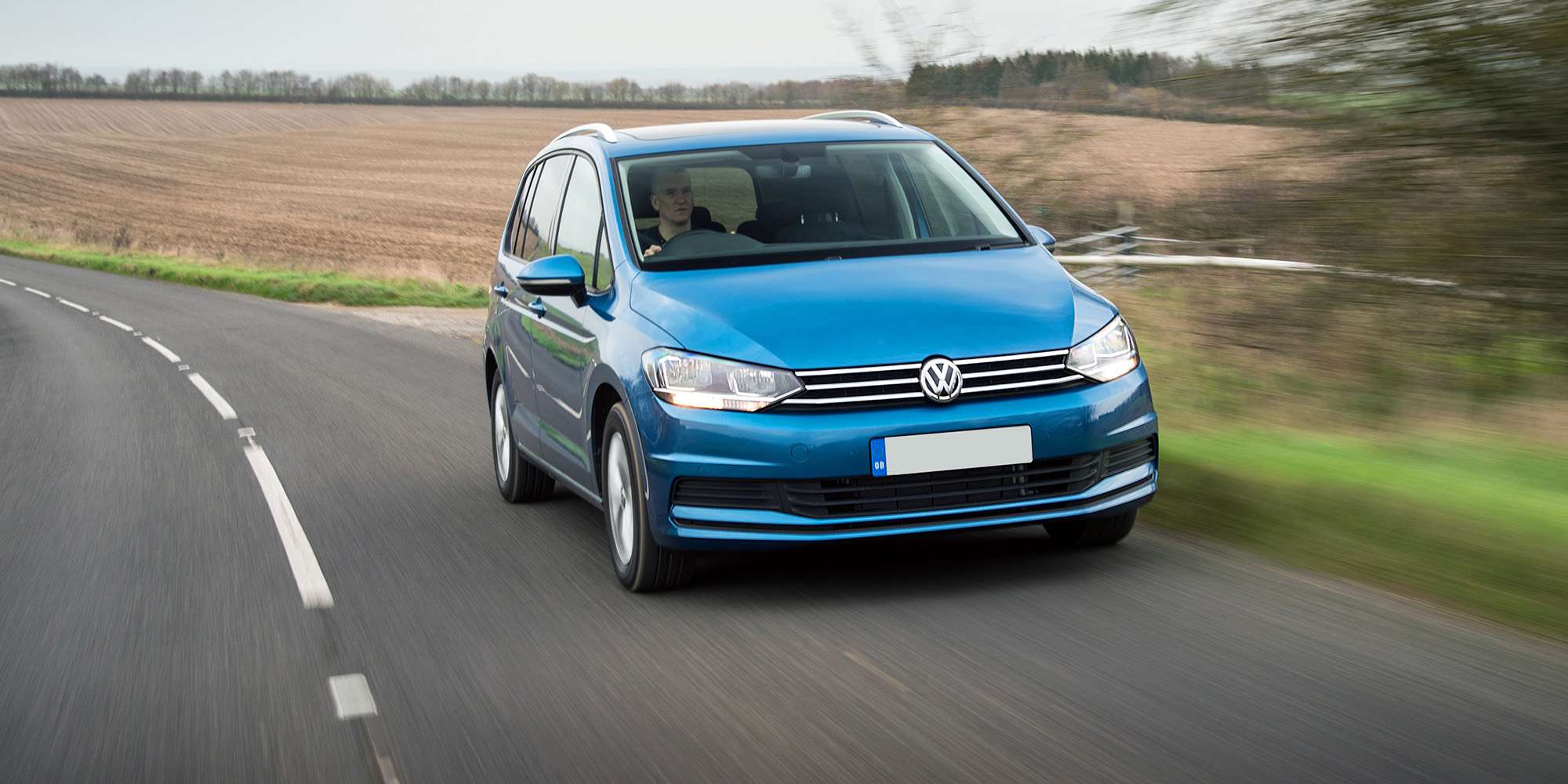 VW-Touran-driving-5