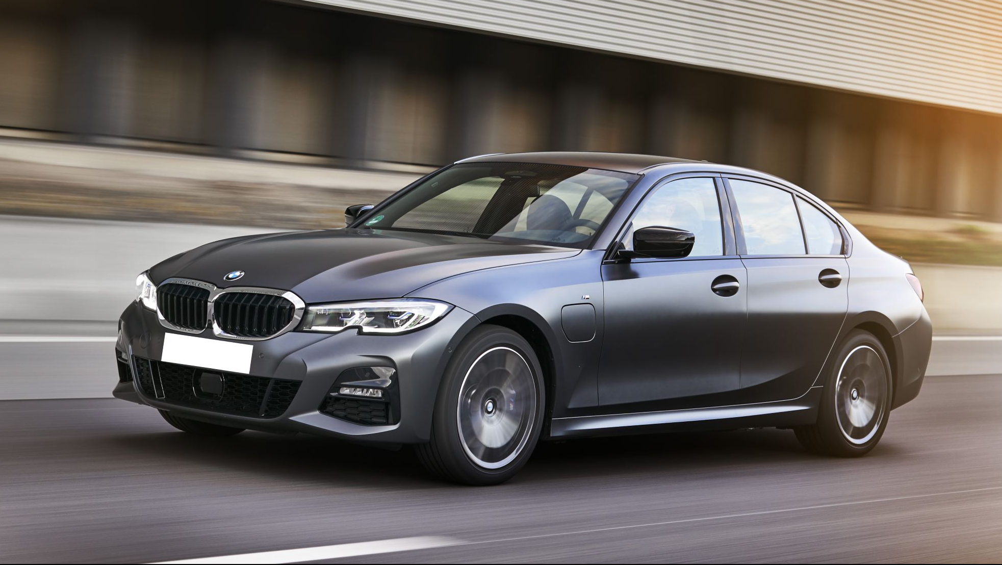 P90359927_highRes_the-all-new-bmw-330e (1)