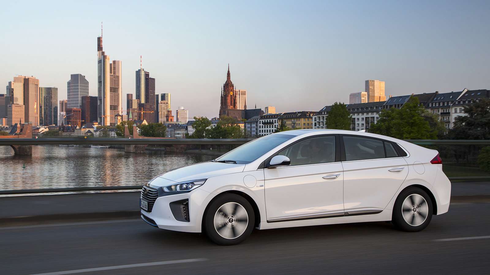 hyundai-ioniq-phev